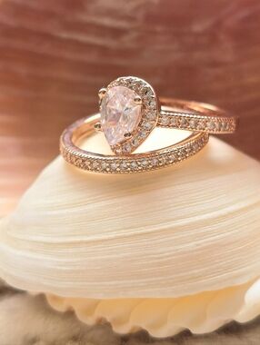 💎NEW💎 ROSE GOLD SIMULATED DIAMOND HALO RING SET
